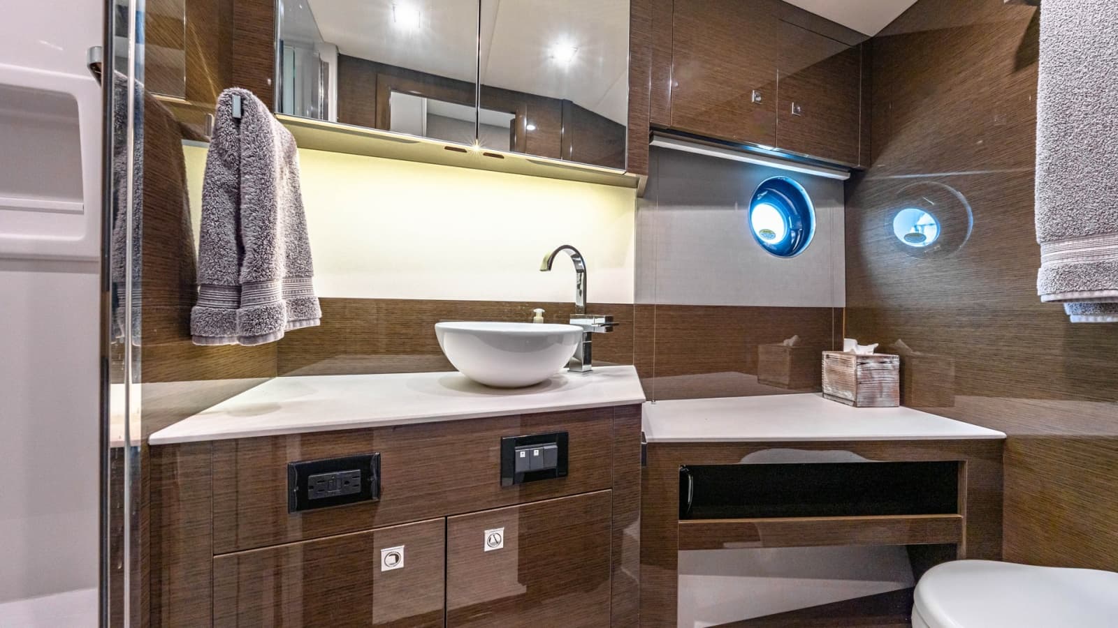2019 Cruisers Yachts Cantius 46 - Photo 23