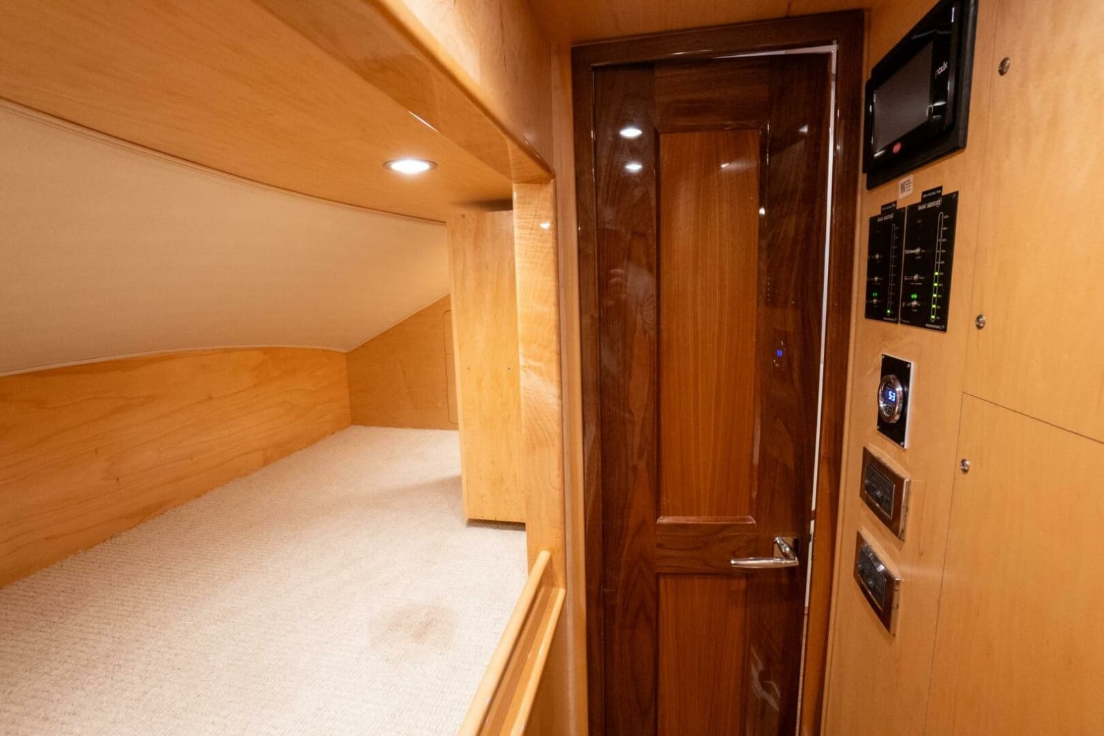 2021 Viking 72 Enclosed Bridge - Photo 18