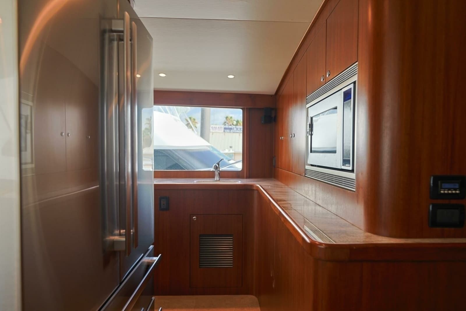 2014 Blackwell 62 Convertible - Photo 17