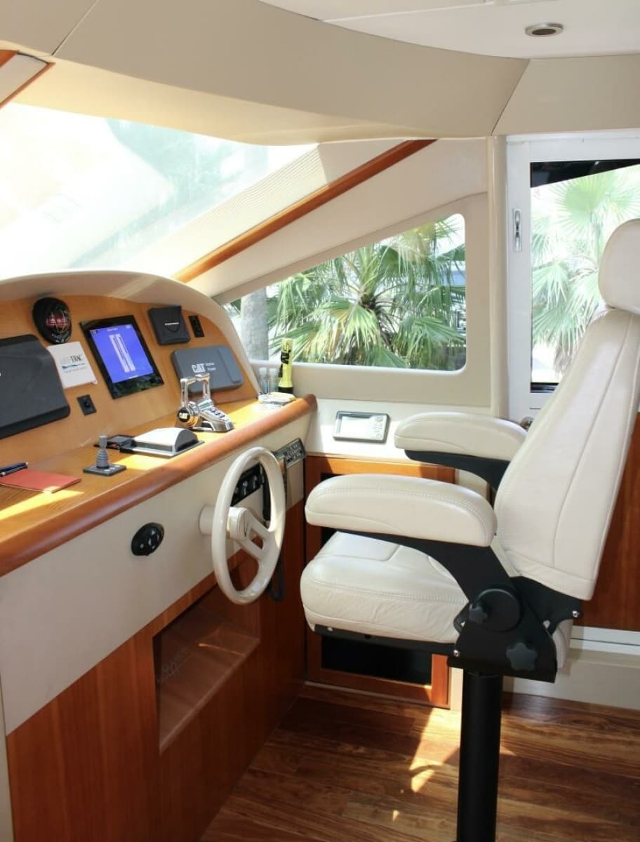 2007 Lazzara Yachts 74 Motor Yacht - Photo 5