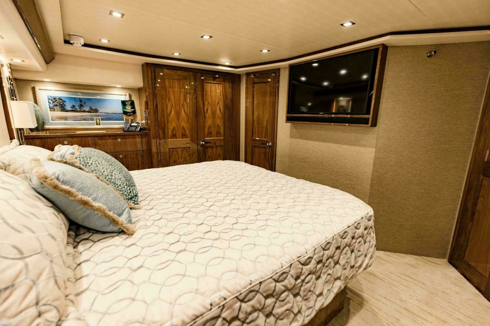 2020 Viking 72 Enclosed Bridge - Photo 17