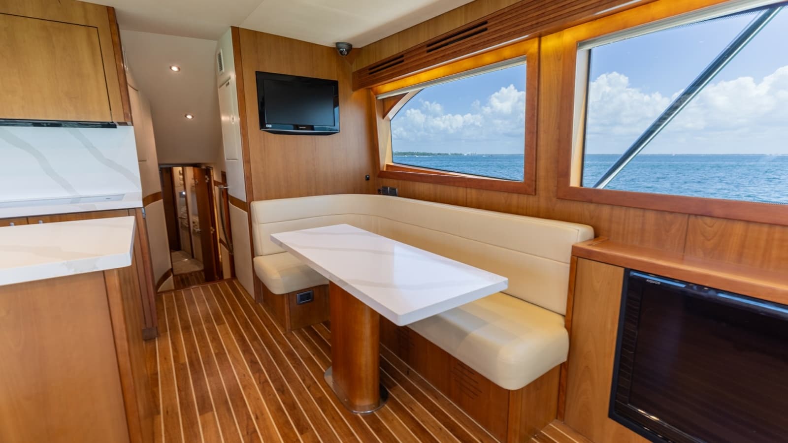 2010 Hatteras 60 GT - Photo 10