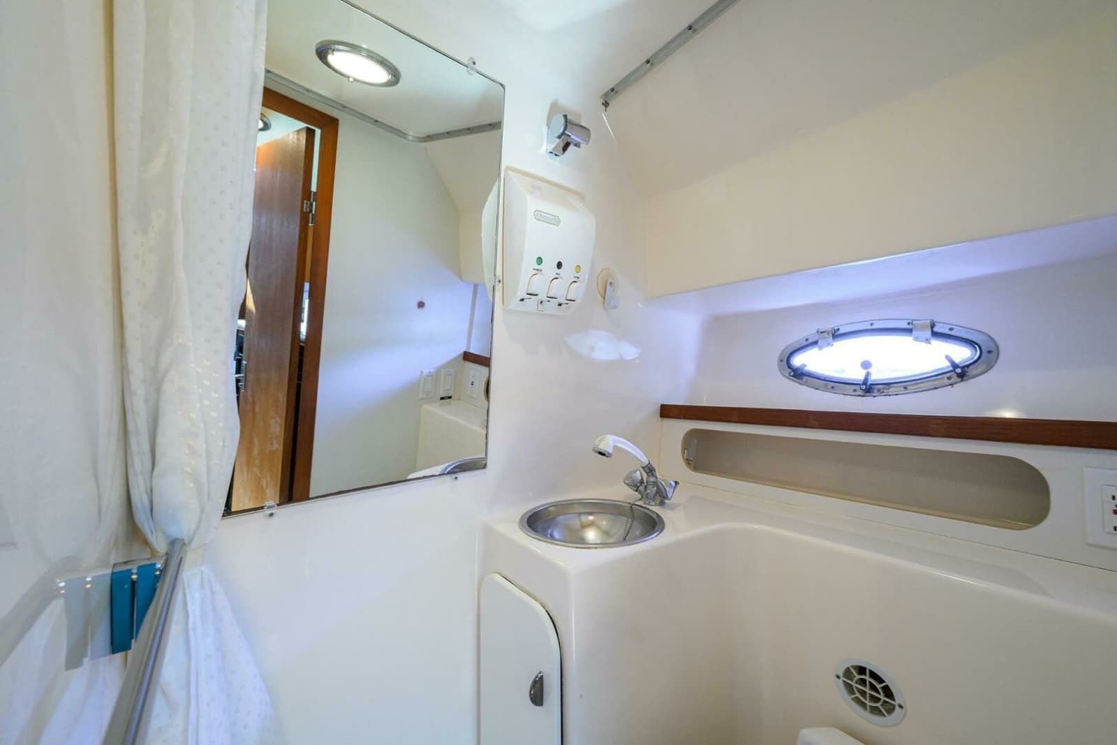 2002 Tiara Yachts 3100 LE - Photo 12
