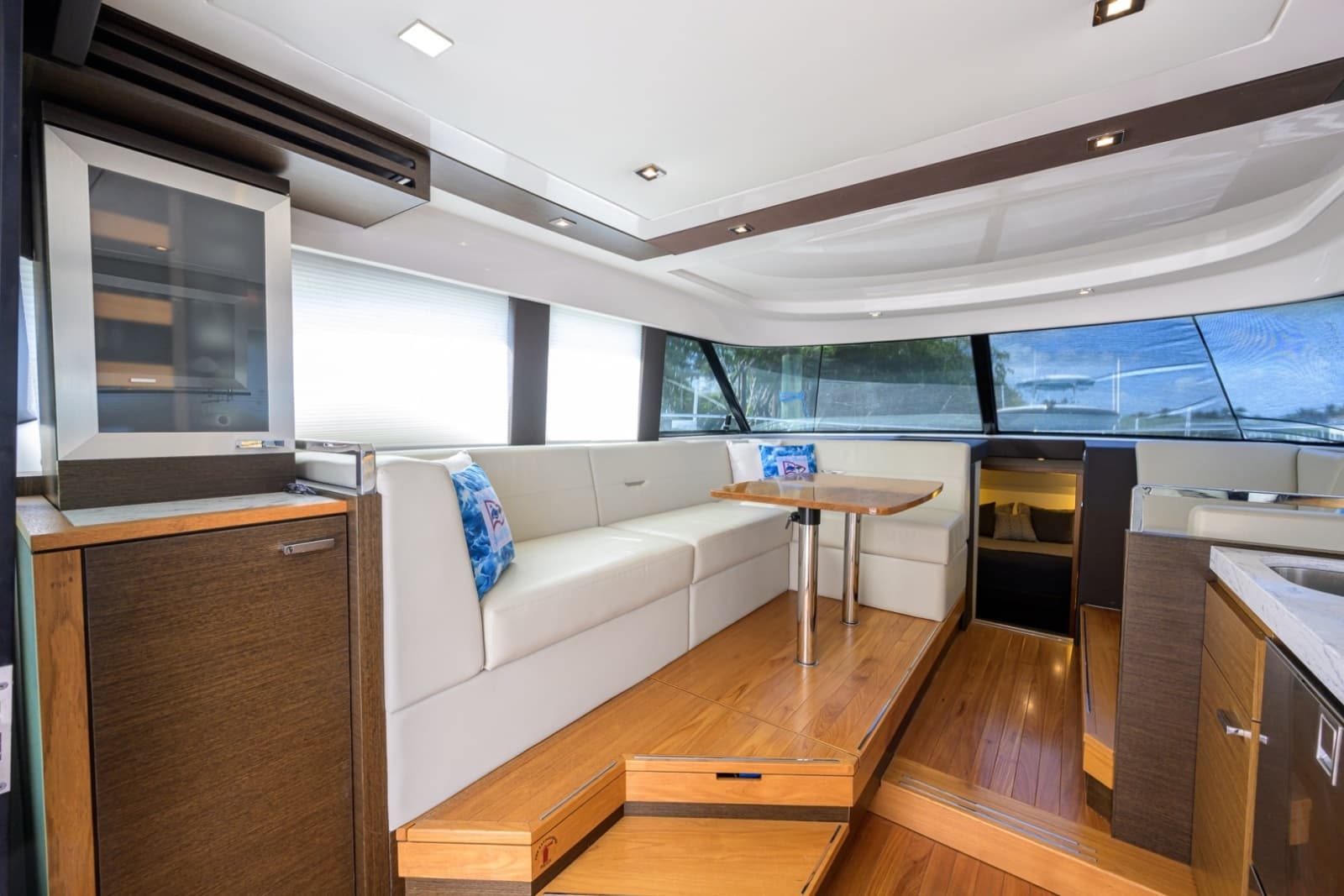 2017 Tiara Yachts 44 Flybridge - Photo 11