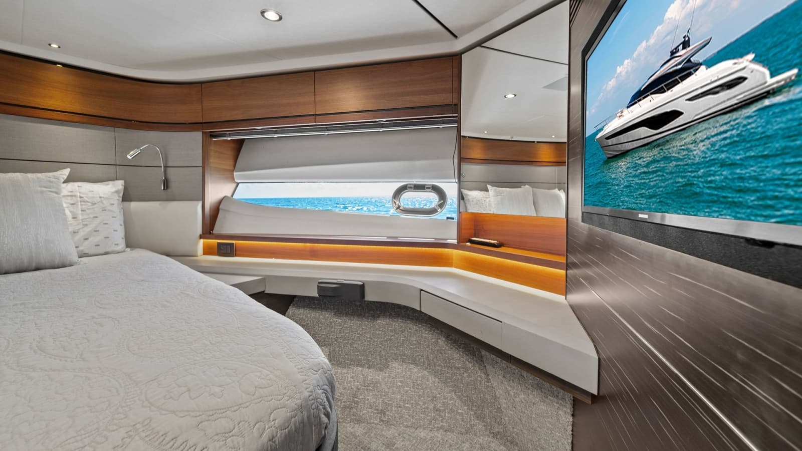 2019 Princess V65 - Photo 21