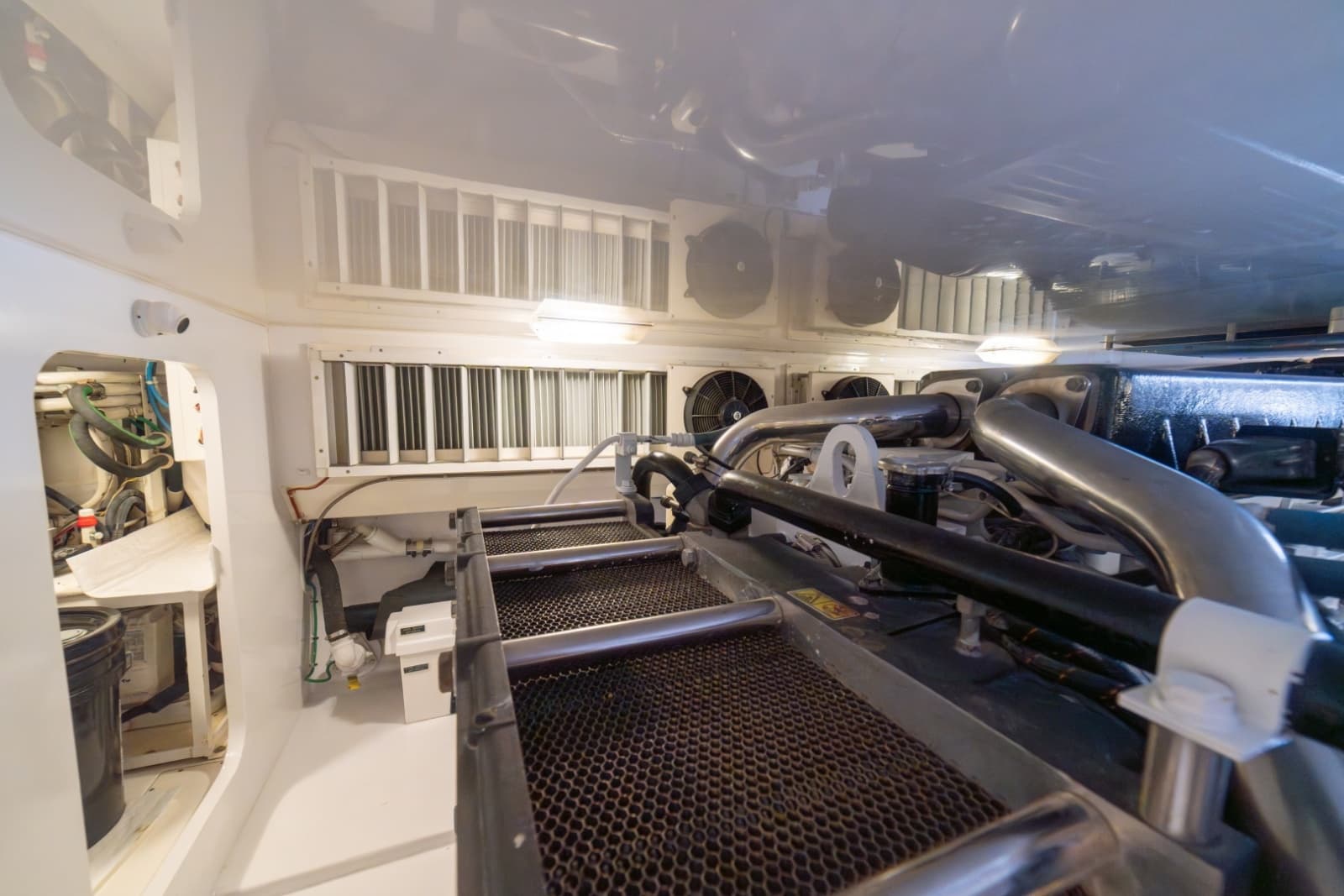 2012 Viking 60 Convertible - Photo 77