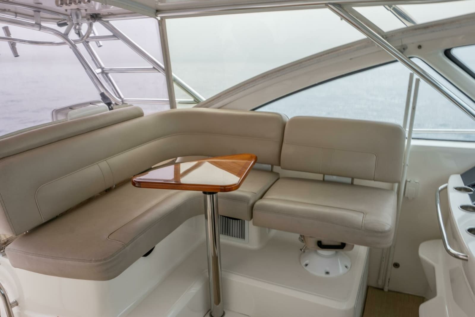 2015 Tiara Yachts 4300 Open - Photo 19