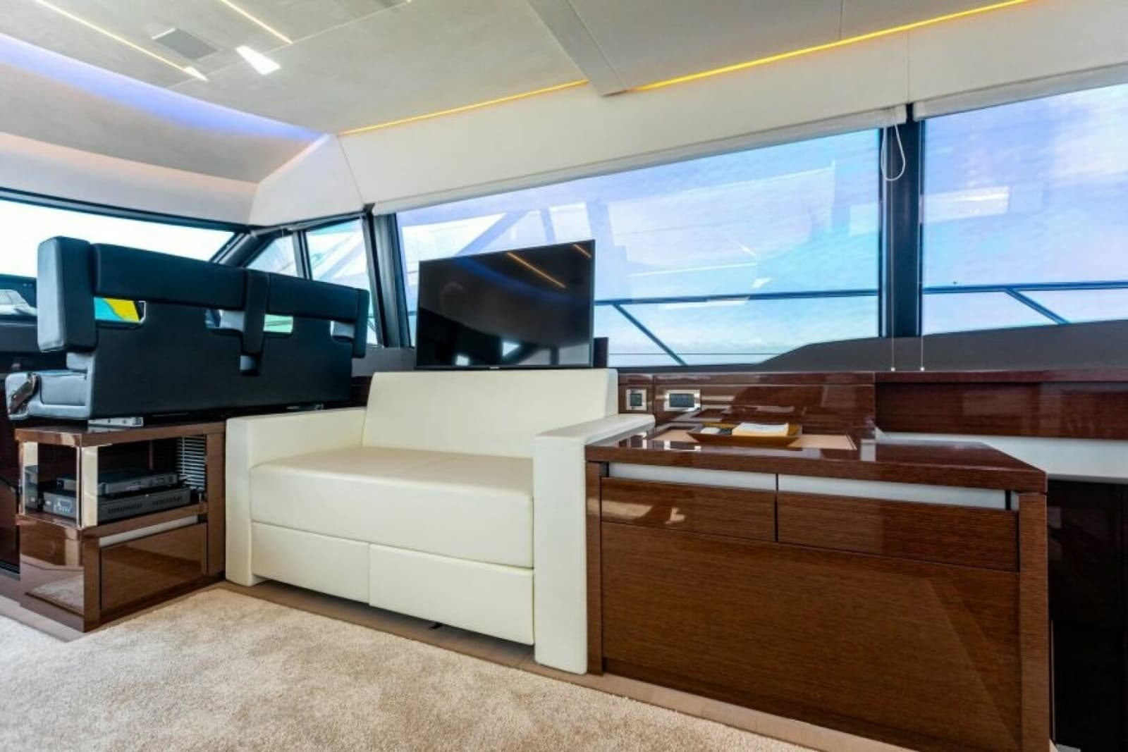 2020 Prestige 630 Flybridge - Photo 4
