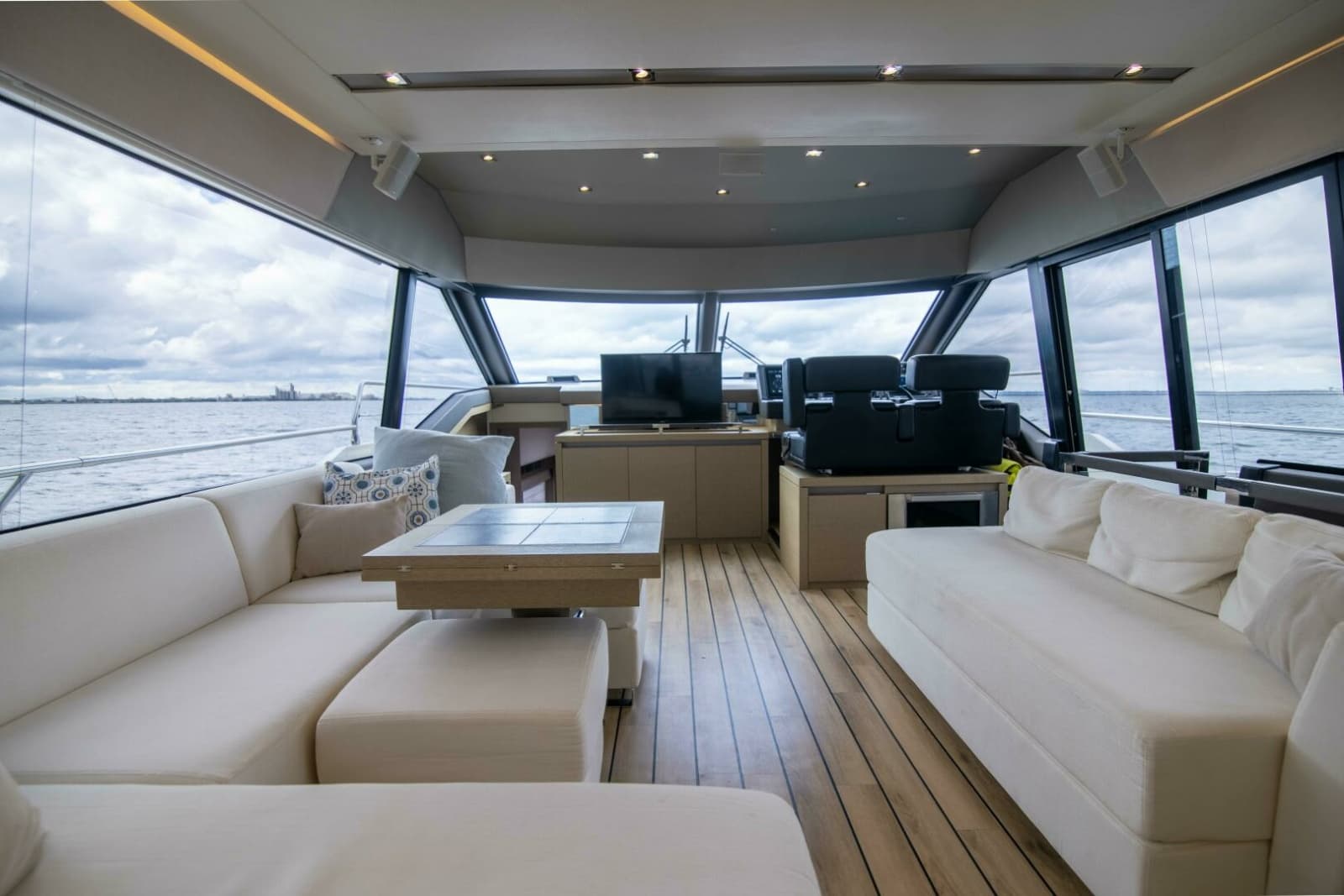 2018 Prestige 680 Flybridge - Photo 9