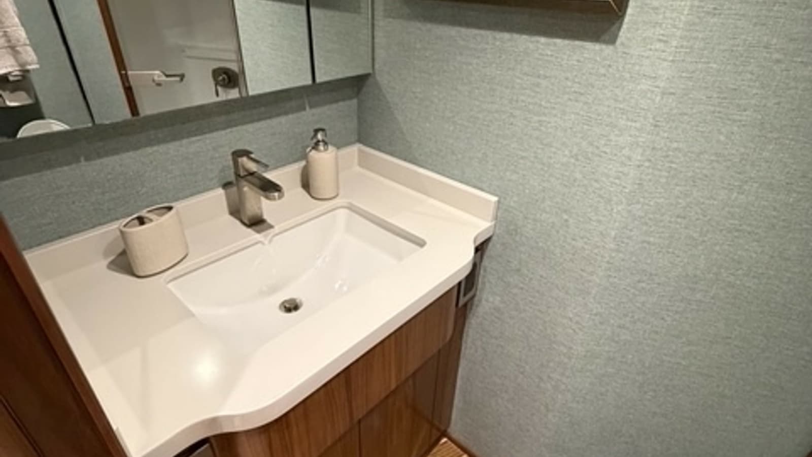 2022 Viking 68 Convertible - Photo 25