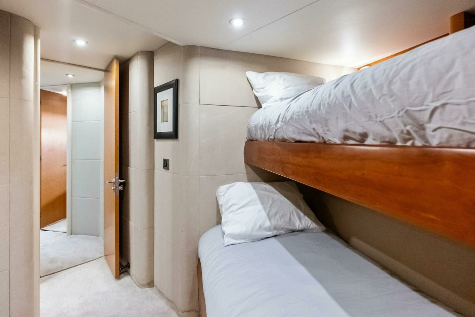 2006 Lazzara Yachts 84 Skylounge - Photo 139