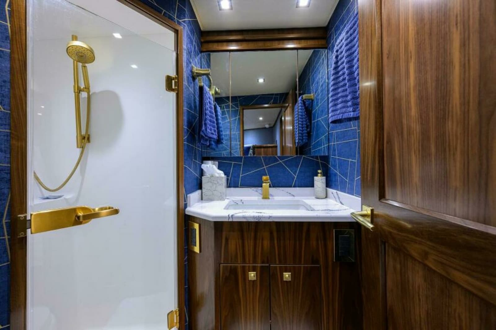 2024 Viking 80 Convertible - Photo 20