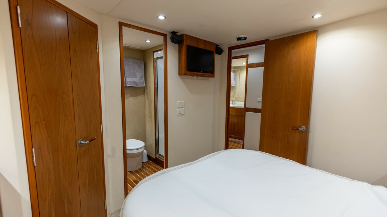 2010 Hatteras 60 GT - Photo 16