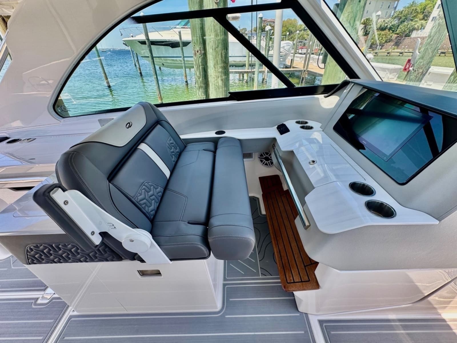 2025 Regal LS36 - Photo 13
