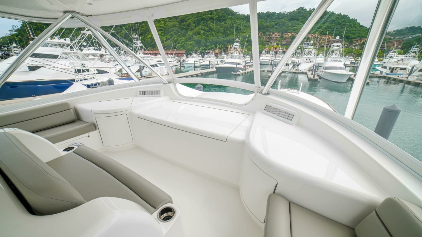 2023 Viking 72 Convertible - Photo 28