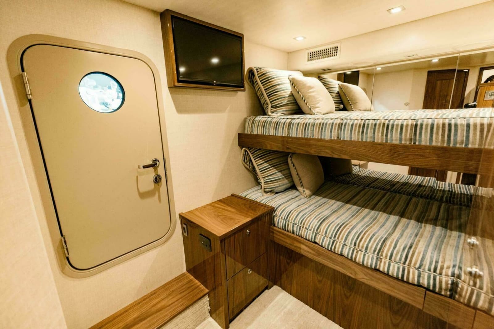 2020 Viking 72 Enclosed Bridge - Photo 37