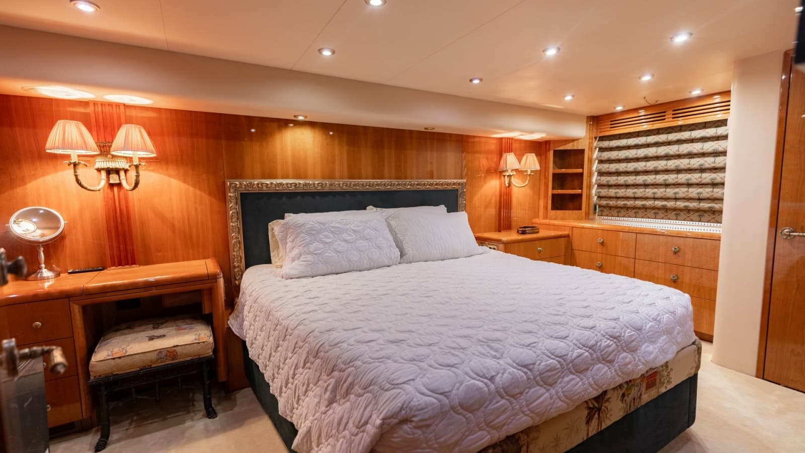 2007 Hatteras 68 Convertible - Photo 5