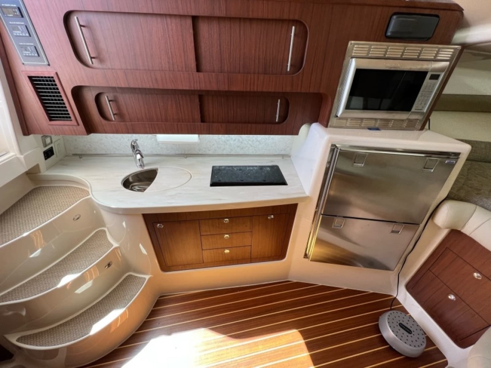 2019 Grady-White 37 Express - Photo 5