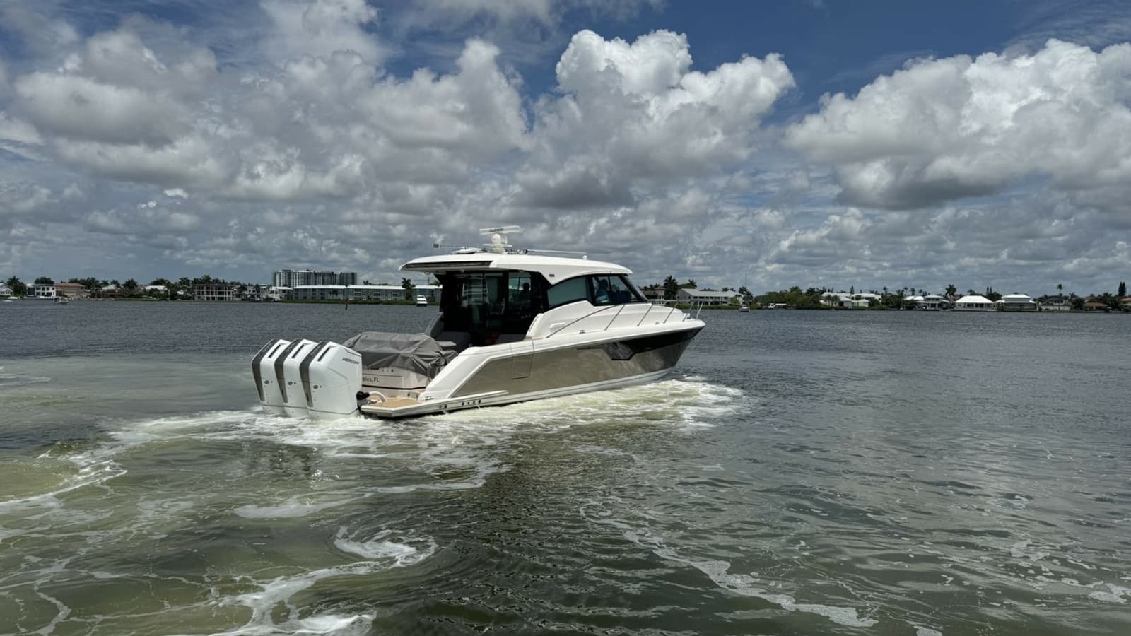 2025 Tiara Yachts 48LE - Photo 8