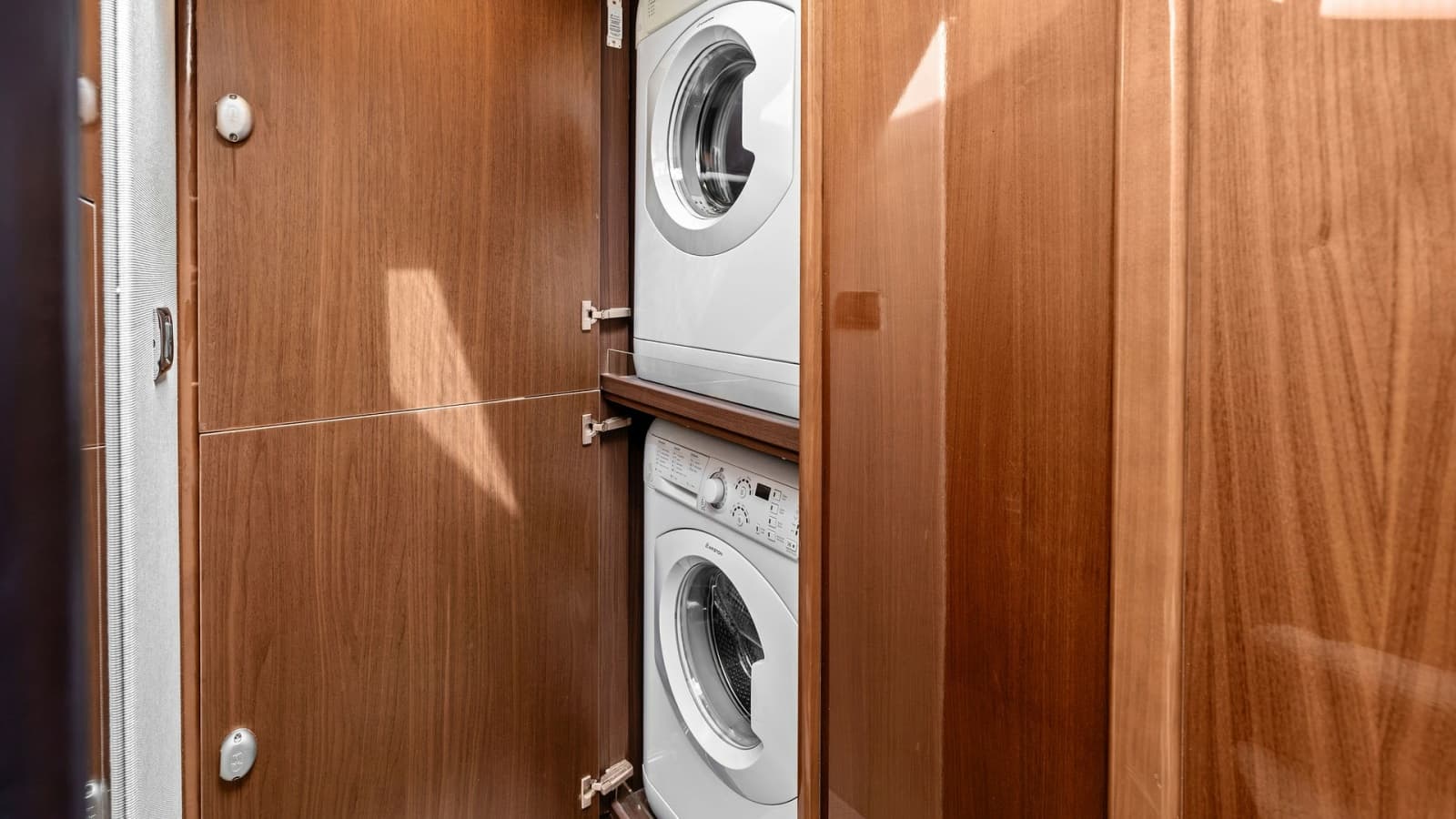 2016 Princess 64 Flybridge - Photo 44
