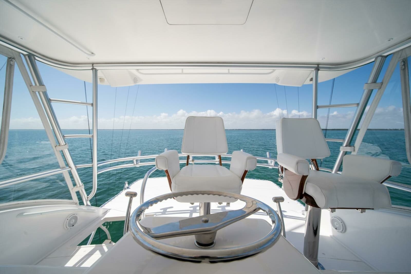 2006 Viking 52 Convertible - Photo 29