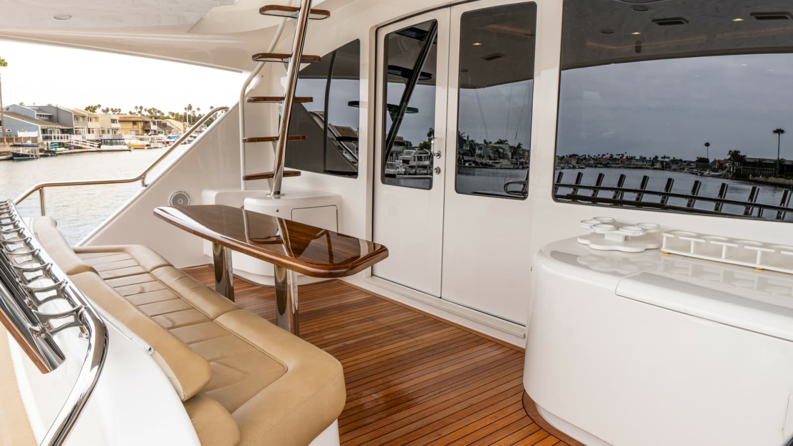 2020 Viking 92 Skybridge - Photo 66
