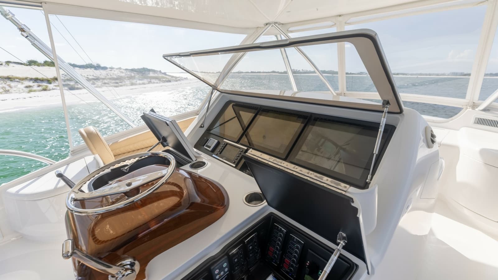 2022 Viking 68 Convertible - Photo 38
