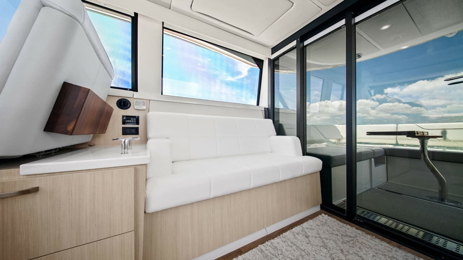 2025 Regal 38 XO - Photo 24