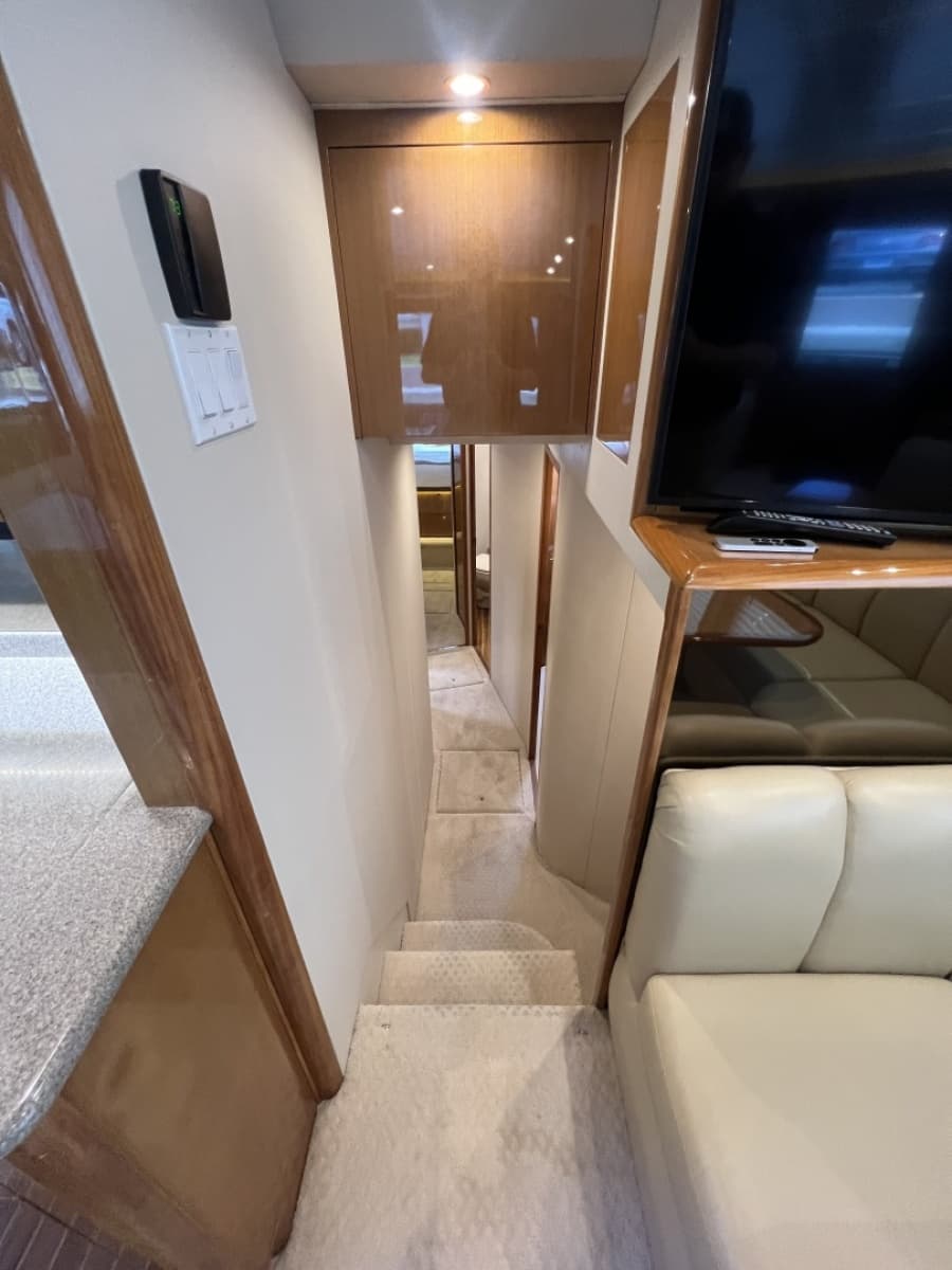 2003 Viking 52 Convertible - Photo 27