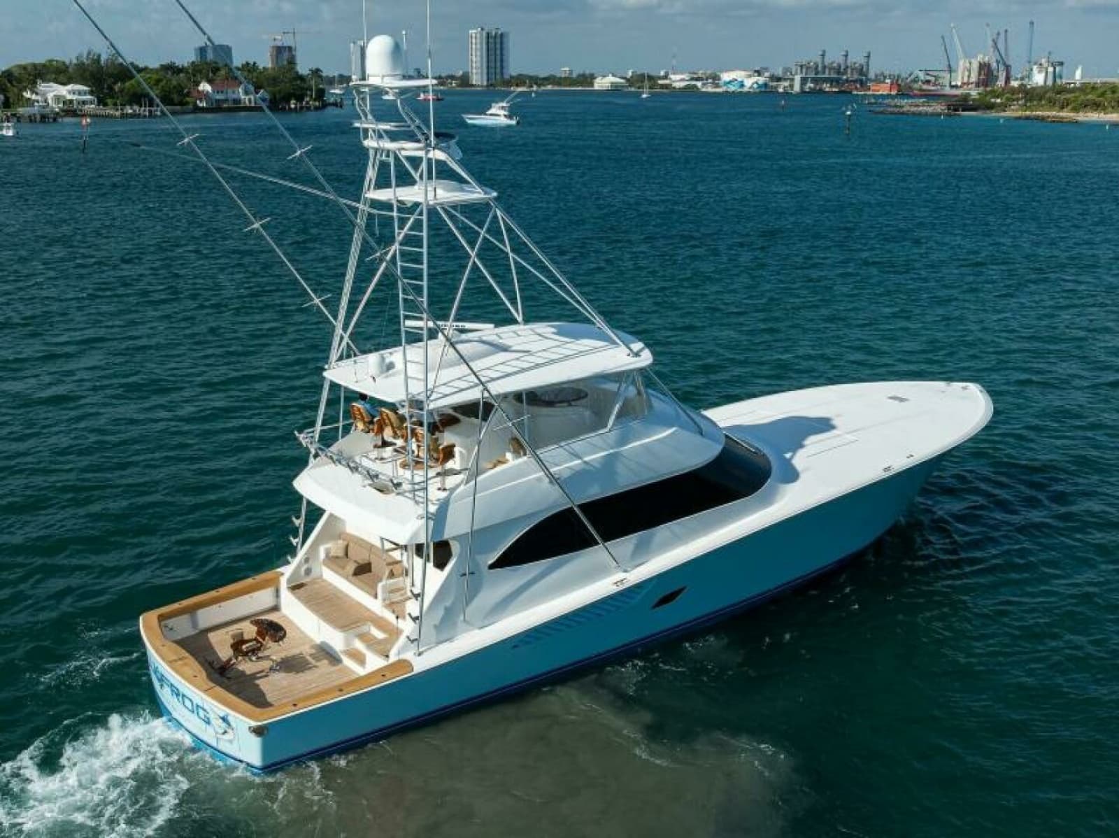 2013 Viking 82 Convertible - Photo 57