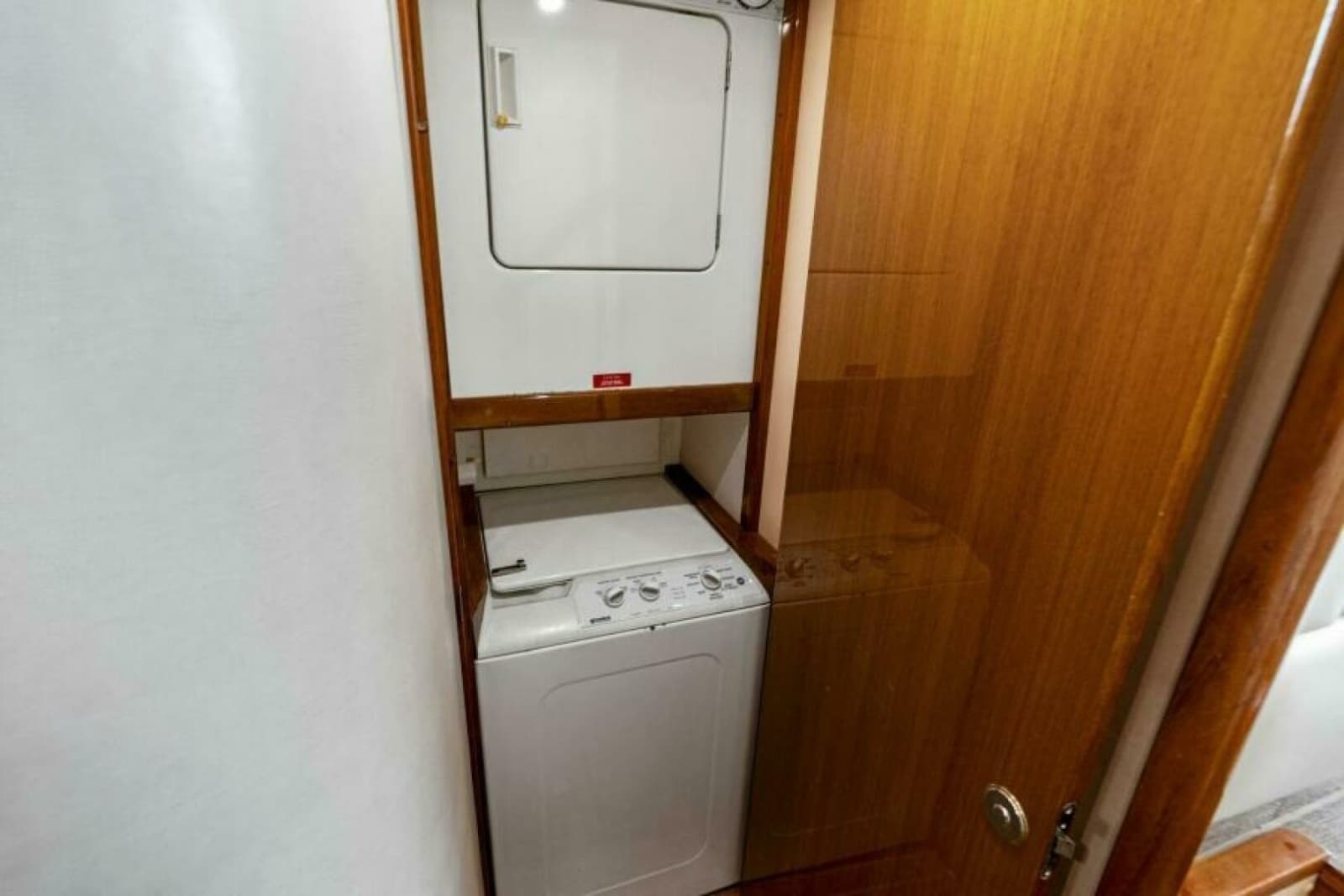 2003 Viking 48 Convertible - Photo 58