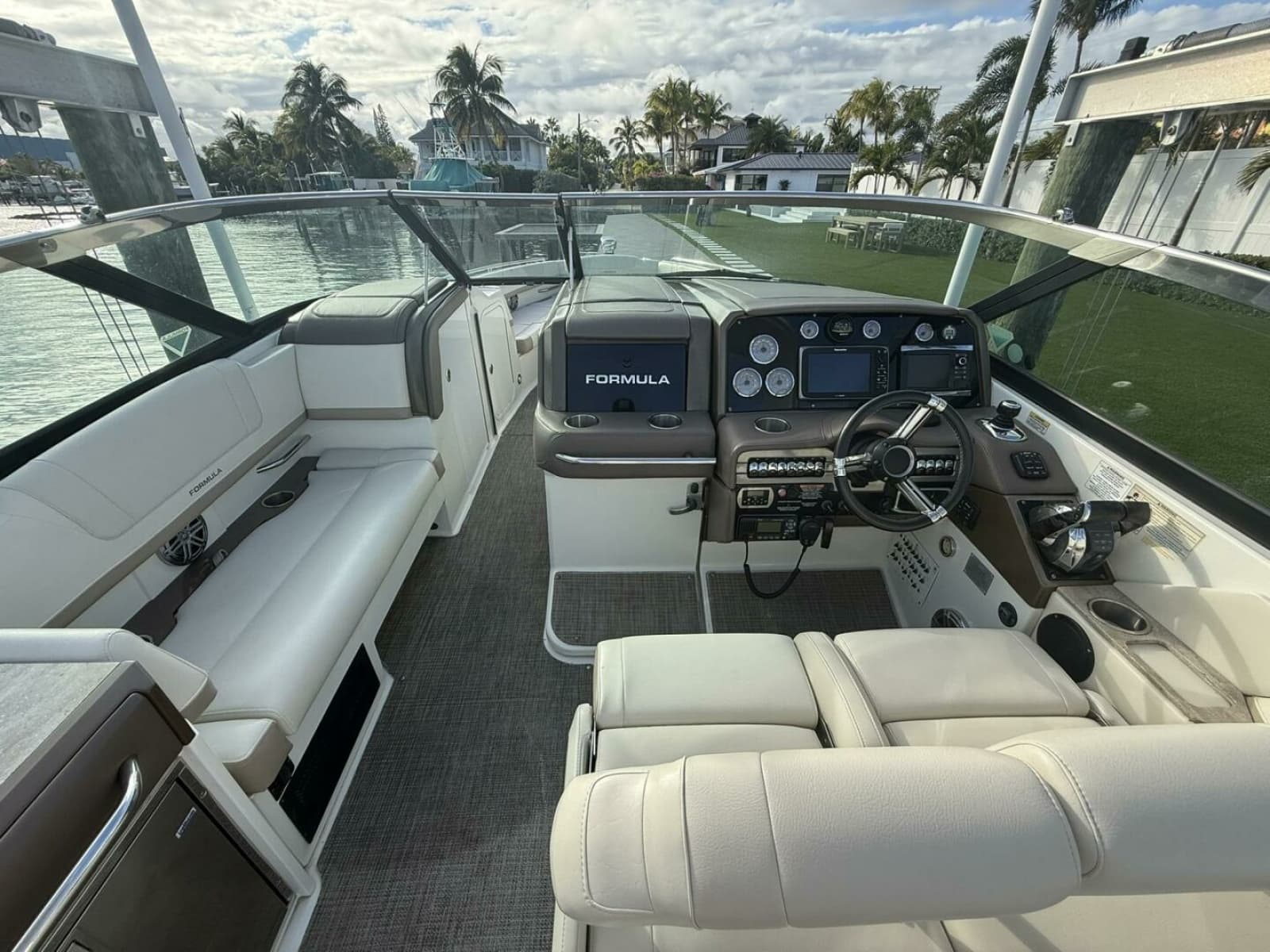 2016 Formula 330 Crossover Bowrider - Photo 9