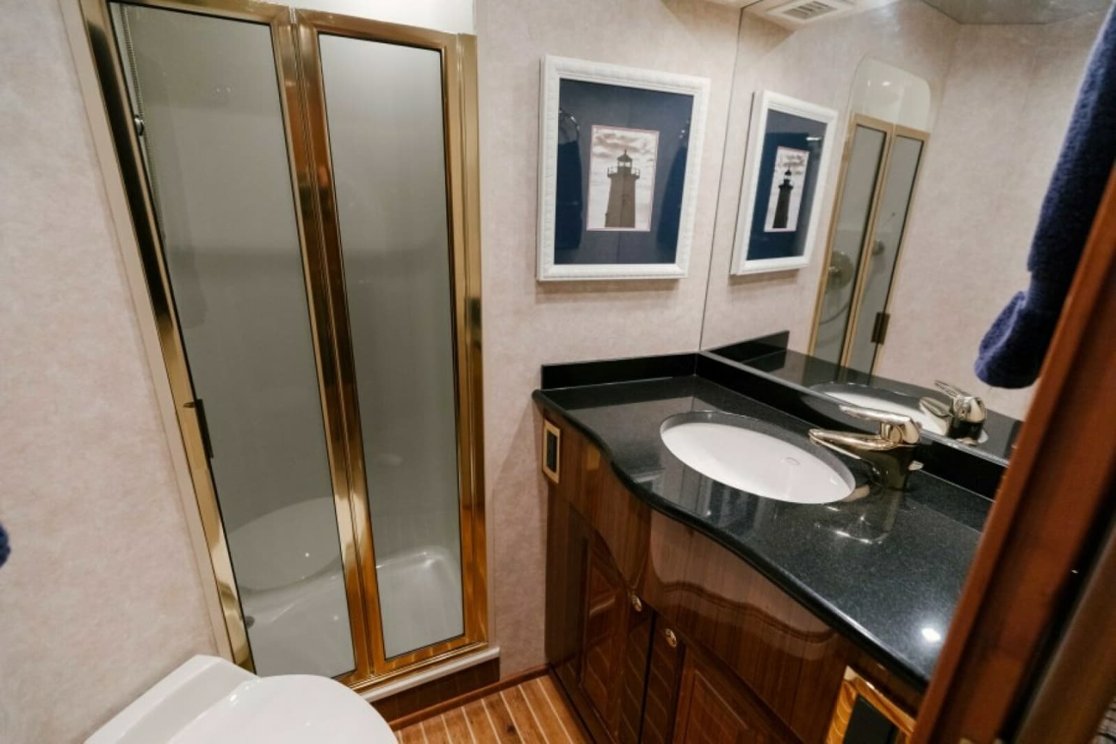 2006 Viking 74 Enclosed Bridge - Photo 18