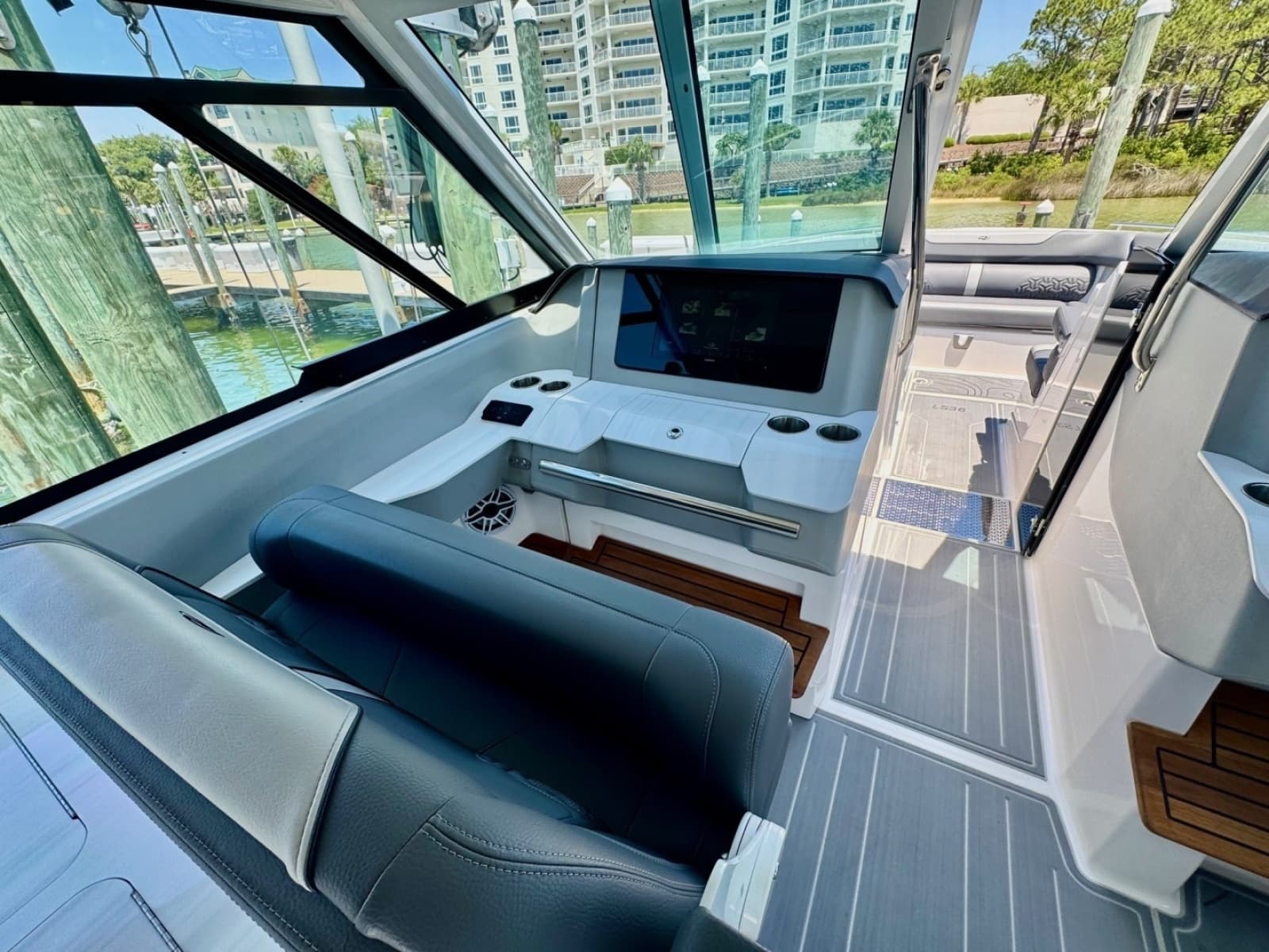 2025 Regal LS36 - Photo 11