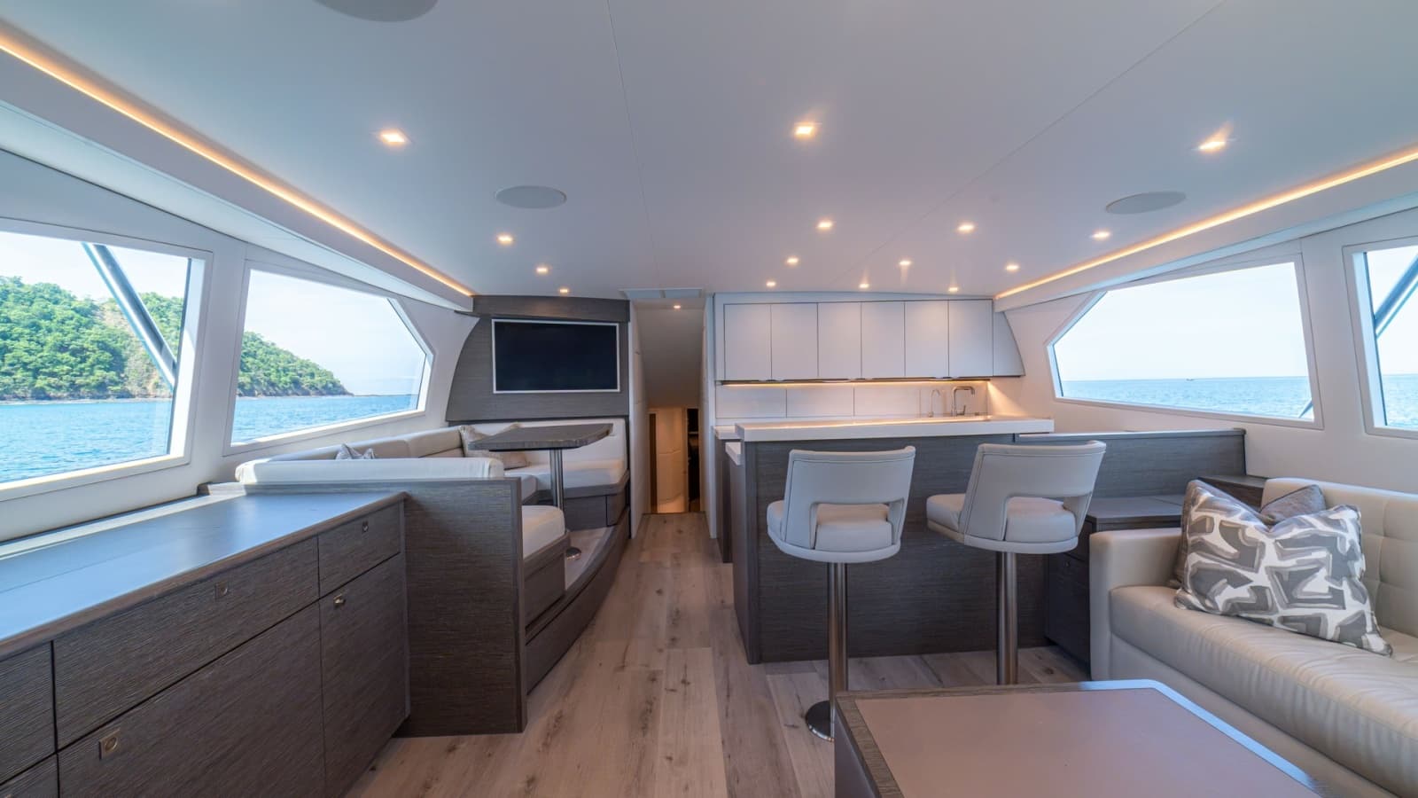 2024 Viking 64 Convertible - Photo 5