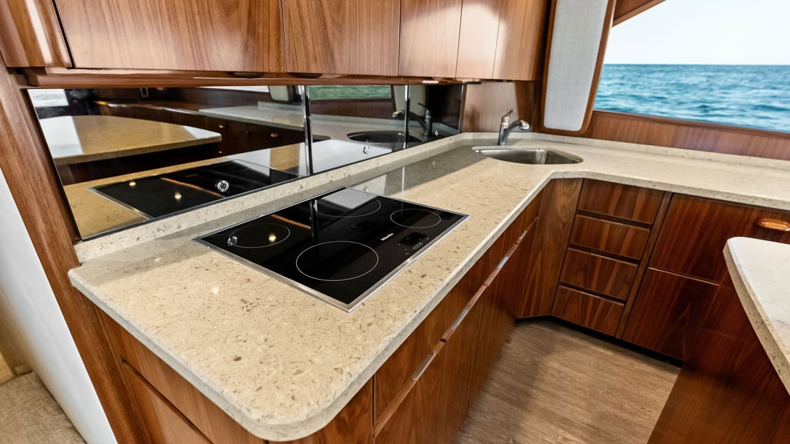 2018 Viking 62 Convertible - Photo 11