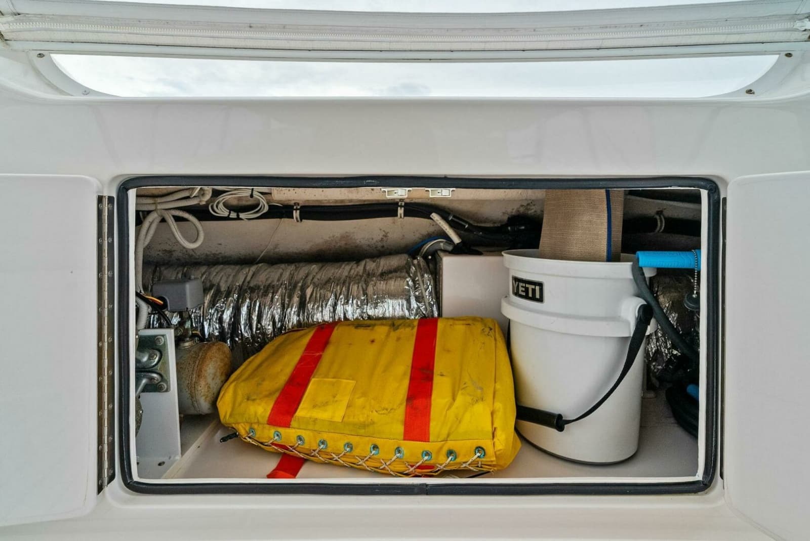 2006 Viking 61 Convertible - Photo 70