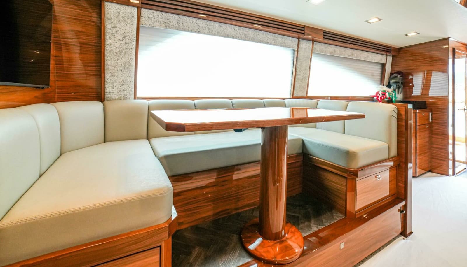 2023 Viking 72 Convertible - Photo 42