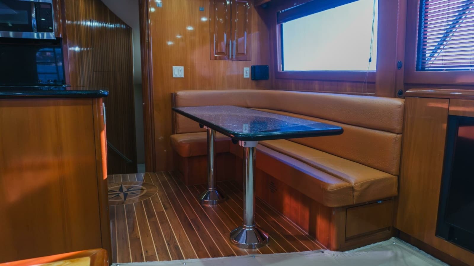 2001 Hatteras 60 Convertible - Photo 11