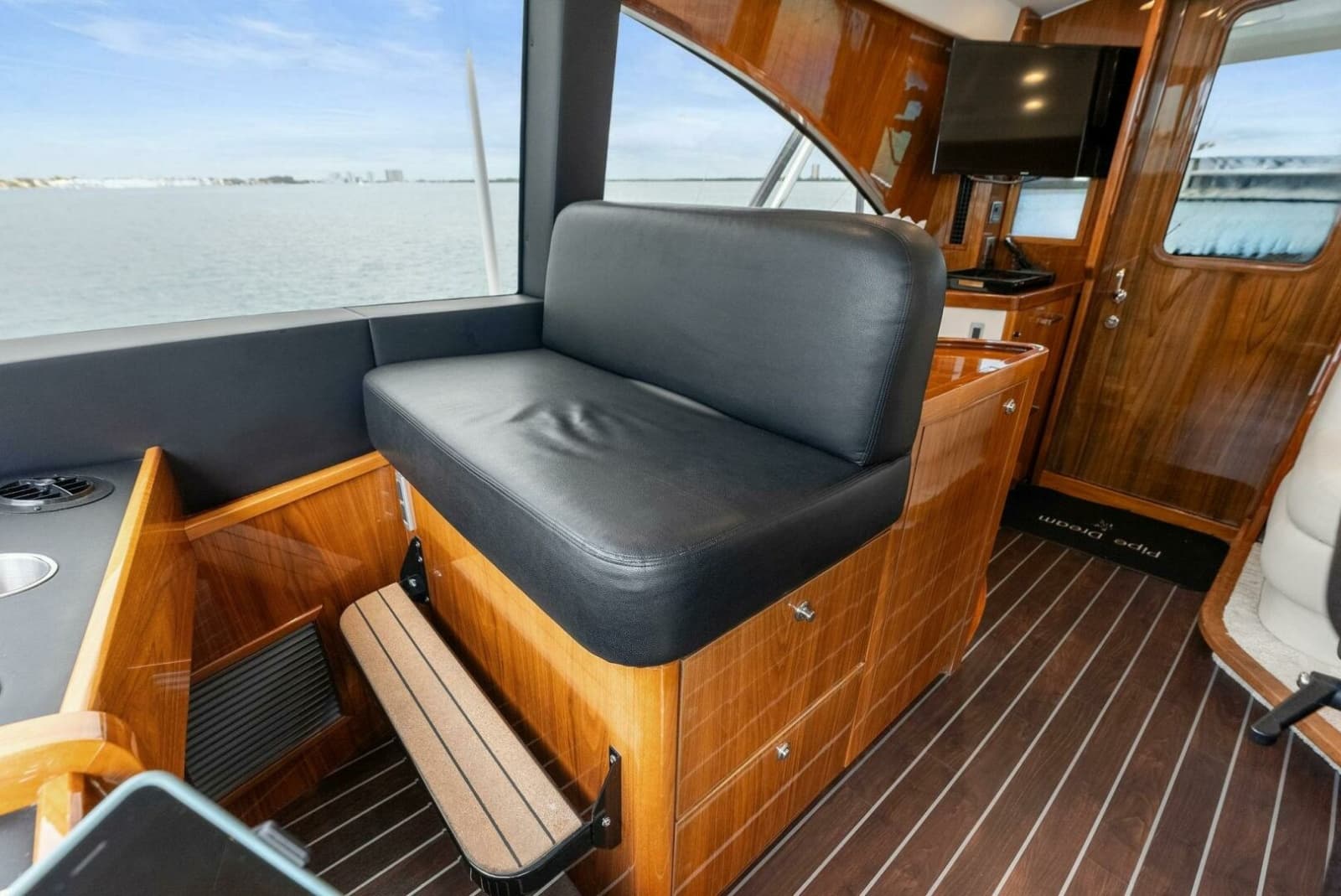 2022 Viking 68 Enclosed Bridge - Photo 22