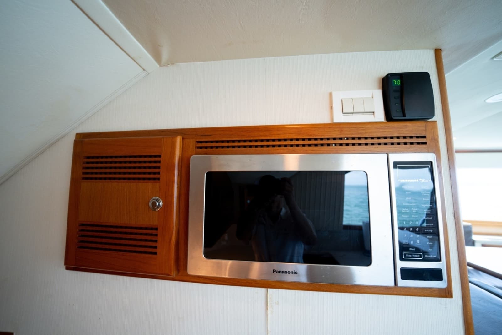 2002 Cabo 43 Convertible - Photo 11