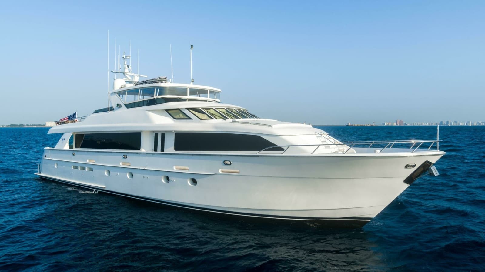 2005 Hatteras 100 Motor Yacht - Photo 44