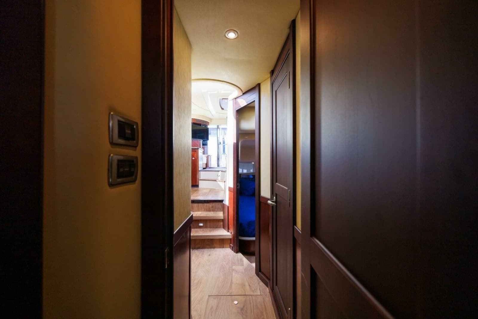 2006 Sea Ray 52 Sedan Bridge - Photo 21