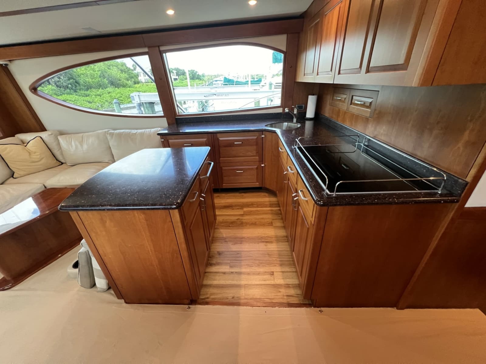 2013 Hatteras GT 54 - Photo 19
