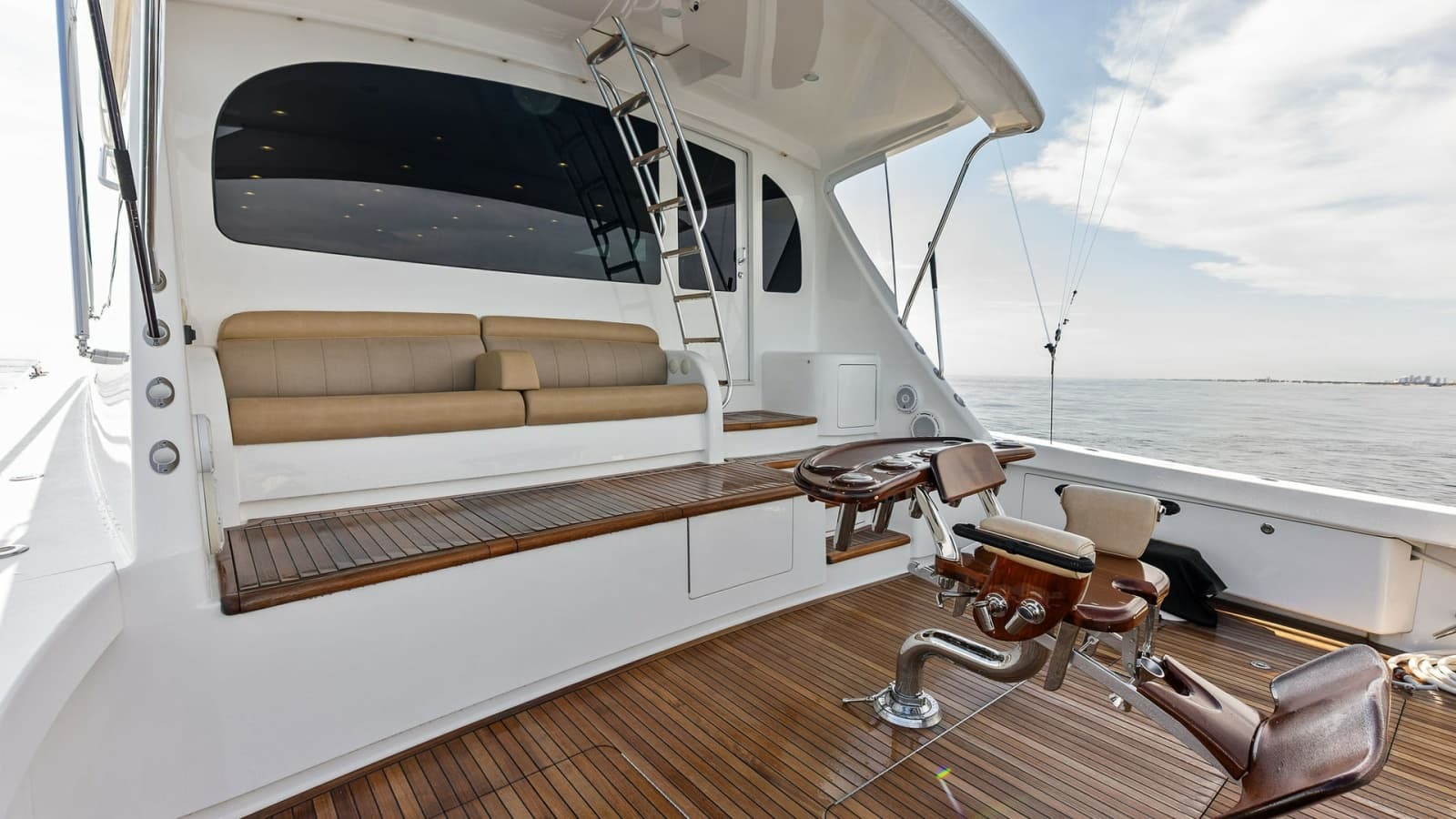 2017 Viking 80 Convertible - Photo 54