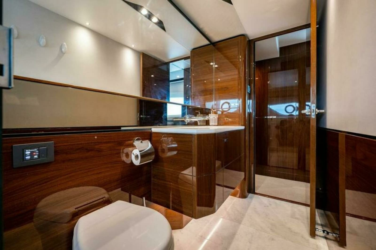 2016 Princess S65 - Photo 21
