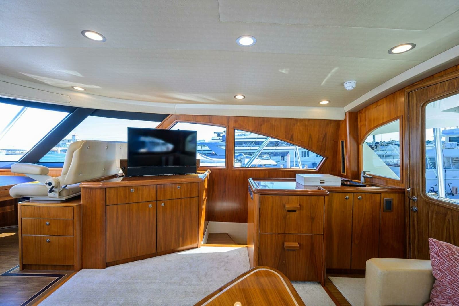 2017 Viking 92 Enclosed Bridge - Photo 17