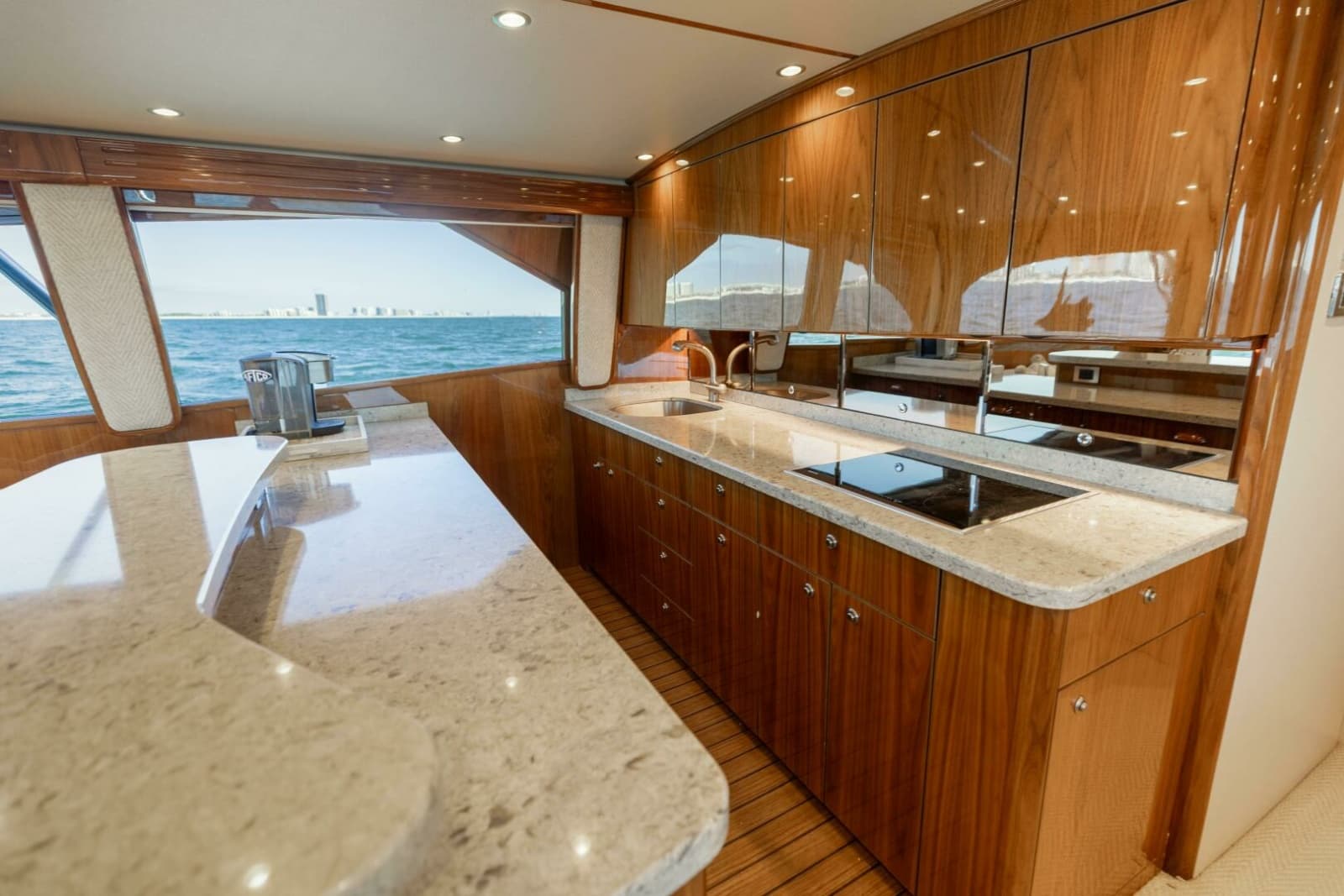 2020 Viking 62 Convertible - Photo 12