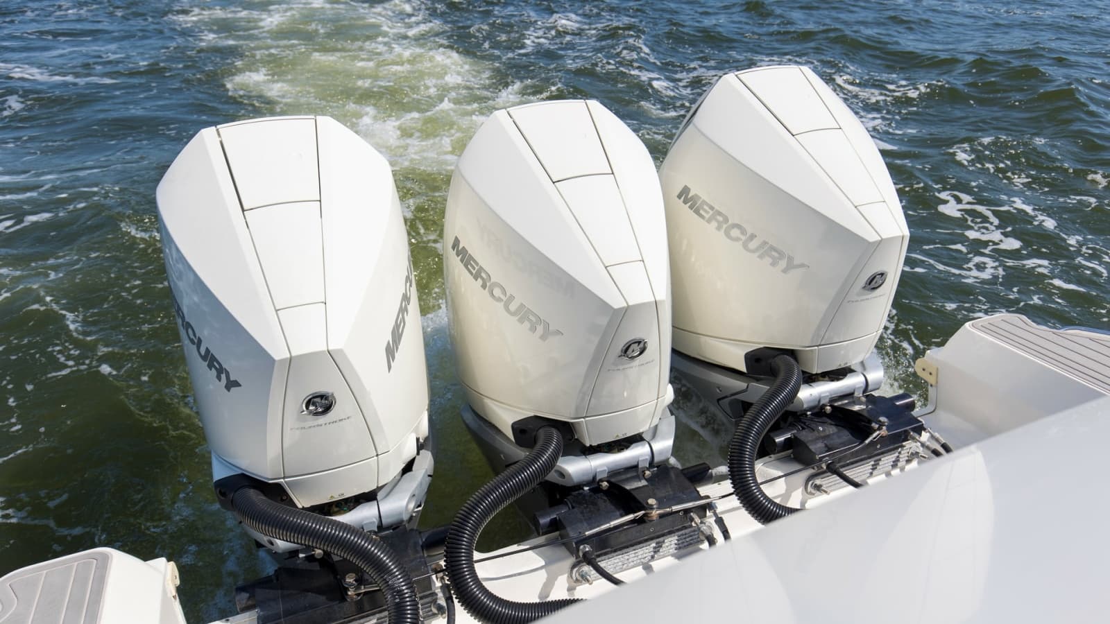 2022 Sea Ray 320 Sundancer OB - Photo 30