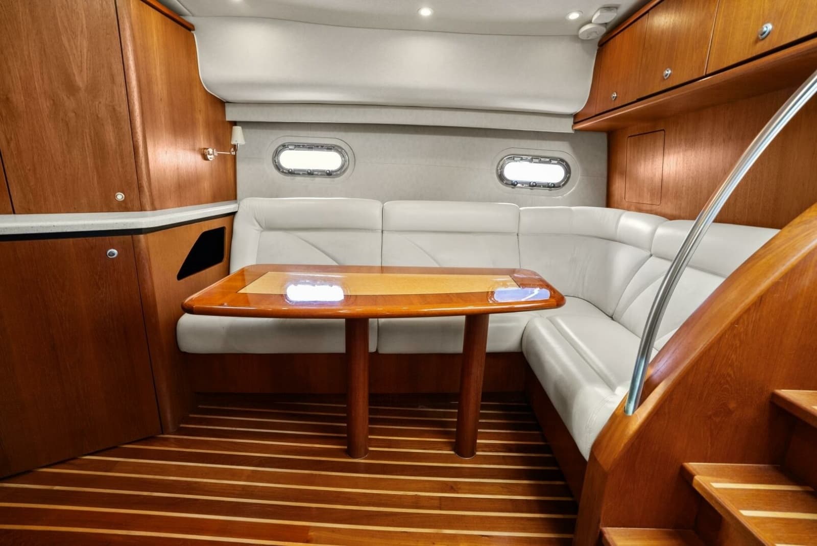 2007 Tiara Yachts 4300 Sovran - Photo 16